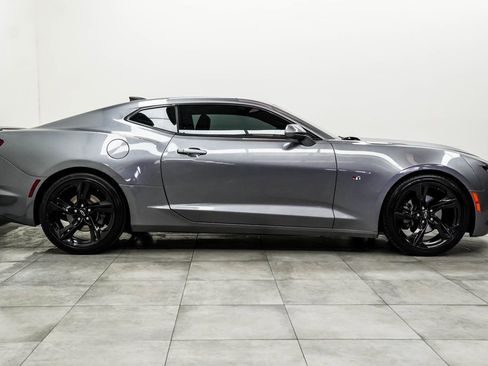 Used 2021 Chevrolet Camaro LT w/ Technology Package image 10