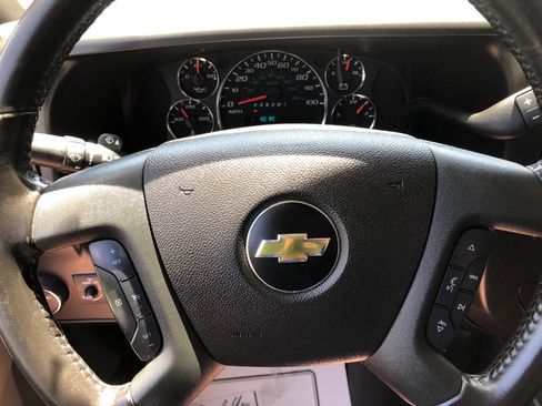 Used 2021 Chevrolet Express 2500 w/ Driver Convenience Package RWD image 30