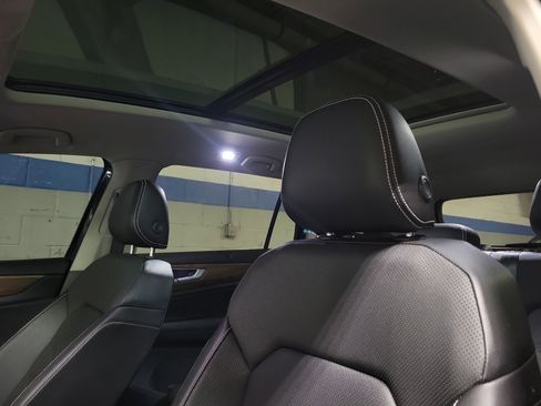 Used 2024 Volkswagen Atlas SE w/ Panoramic Sunroof Package image 20