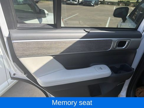 Used 2025 Hyundai Santa Fe Limited AWD/4WD image 10