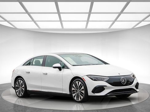 Used 2023 Mercedes-Benz EQE 500 4MATIC Sedan image 5