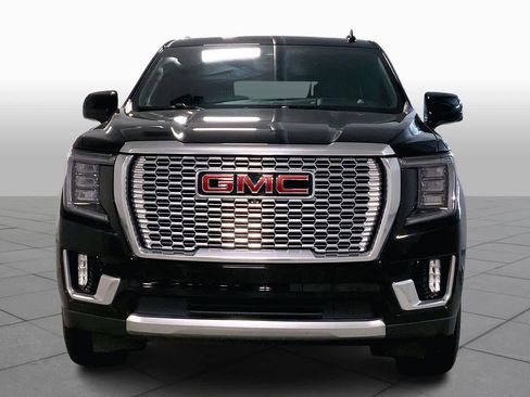 Used 2023 GMC Yukon XL Denali w/ Advanced Technology Package image 3
