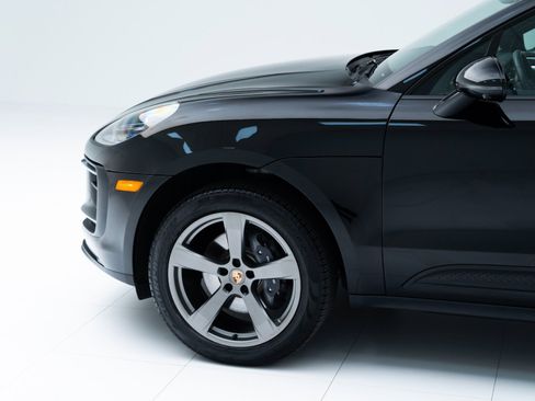 Used 2025 Porsche Macan image 11