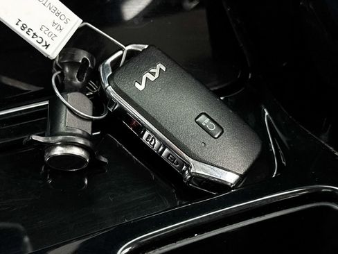 Certified 2023 Kia Sorento SX image 40