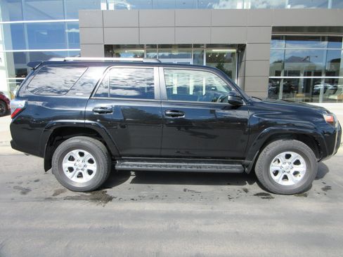 Used 2024 Toyota 4Runner SR5 AWD/4WD image 11