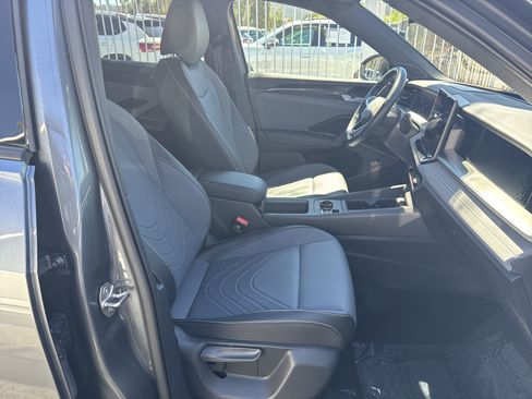 Used 2026 Volkswagen Tiguan SE R-Line FWD image 33