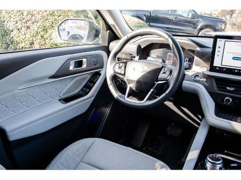 Certified 2025 Ford Explorer Platinum w/ Ultimate Package image 14