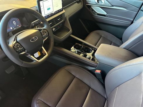 New 2026 Ford Explorer Platinum image 9