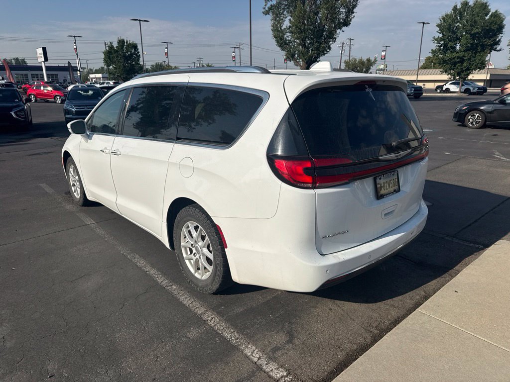 Used 2021 Chrysler Pacifica Touring-L FWD image 4