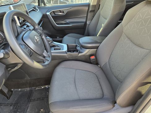 Used 2023 Toyota RAV4 XLE image 21