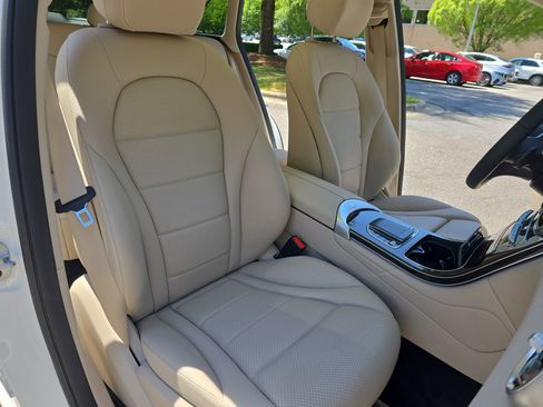Certified 2022 Mercedes-Benz GLC 300 image 10