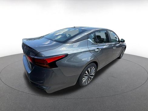 Used 2025 Nissan Altima 2.5 SV FWD image 8