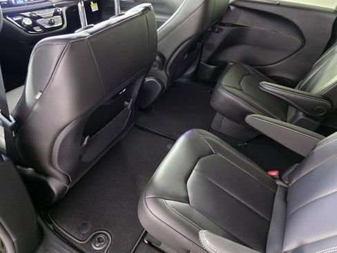 New 2026 Chrysler Pacifica Select w/ S Appearance Package FWD image 15