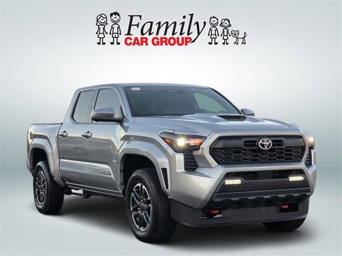 Used 2025 Toyota Tacoma TRD Sport image 2