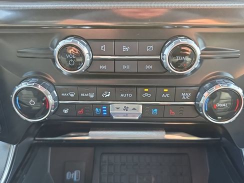 Certified 2024 Ford F150 Platinum w/ FX4 Off-Road Package AWD/4WD image 44