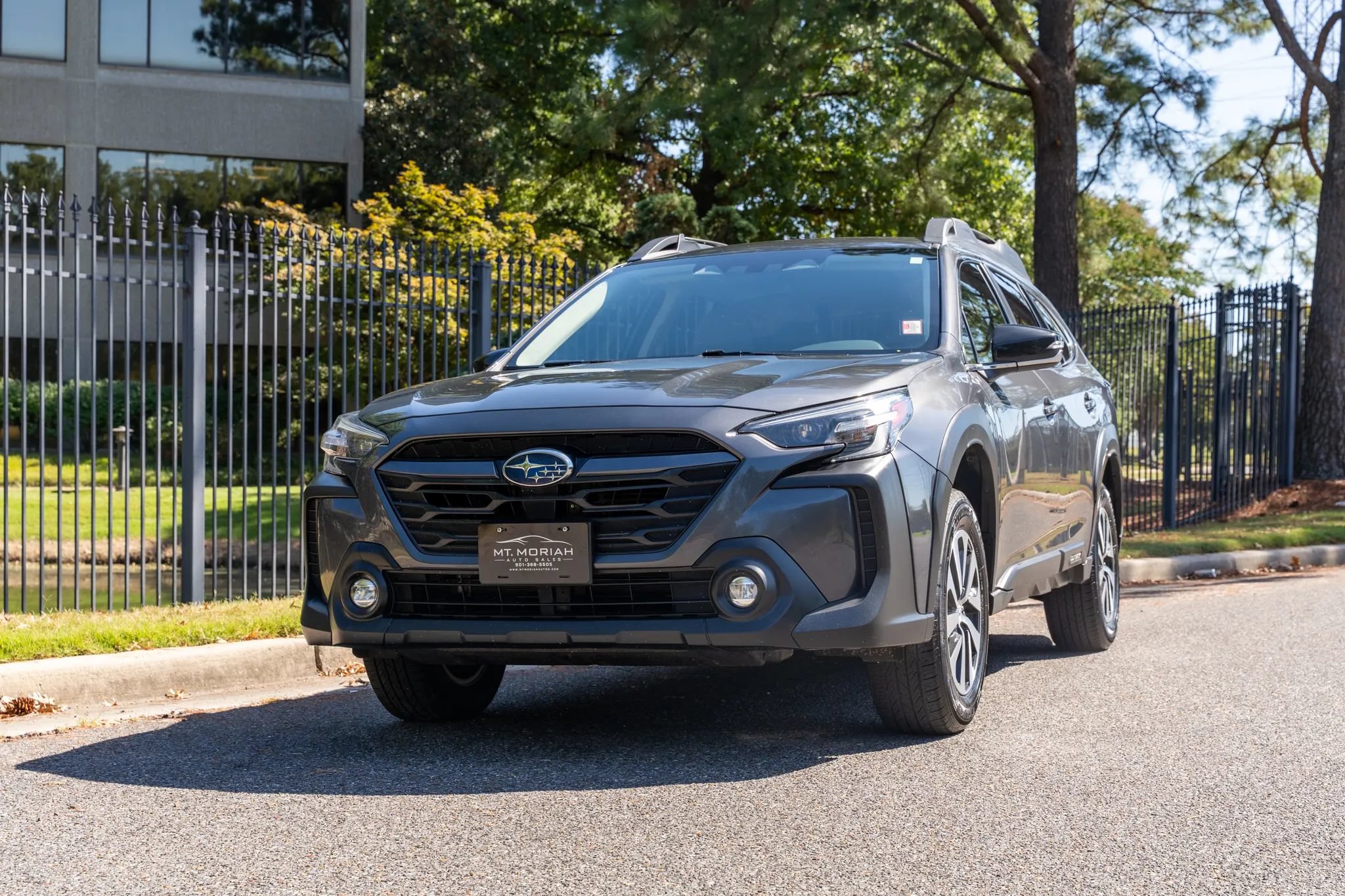 Used 2024 Subaru Outback Premium AWD/4WD image 2
