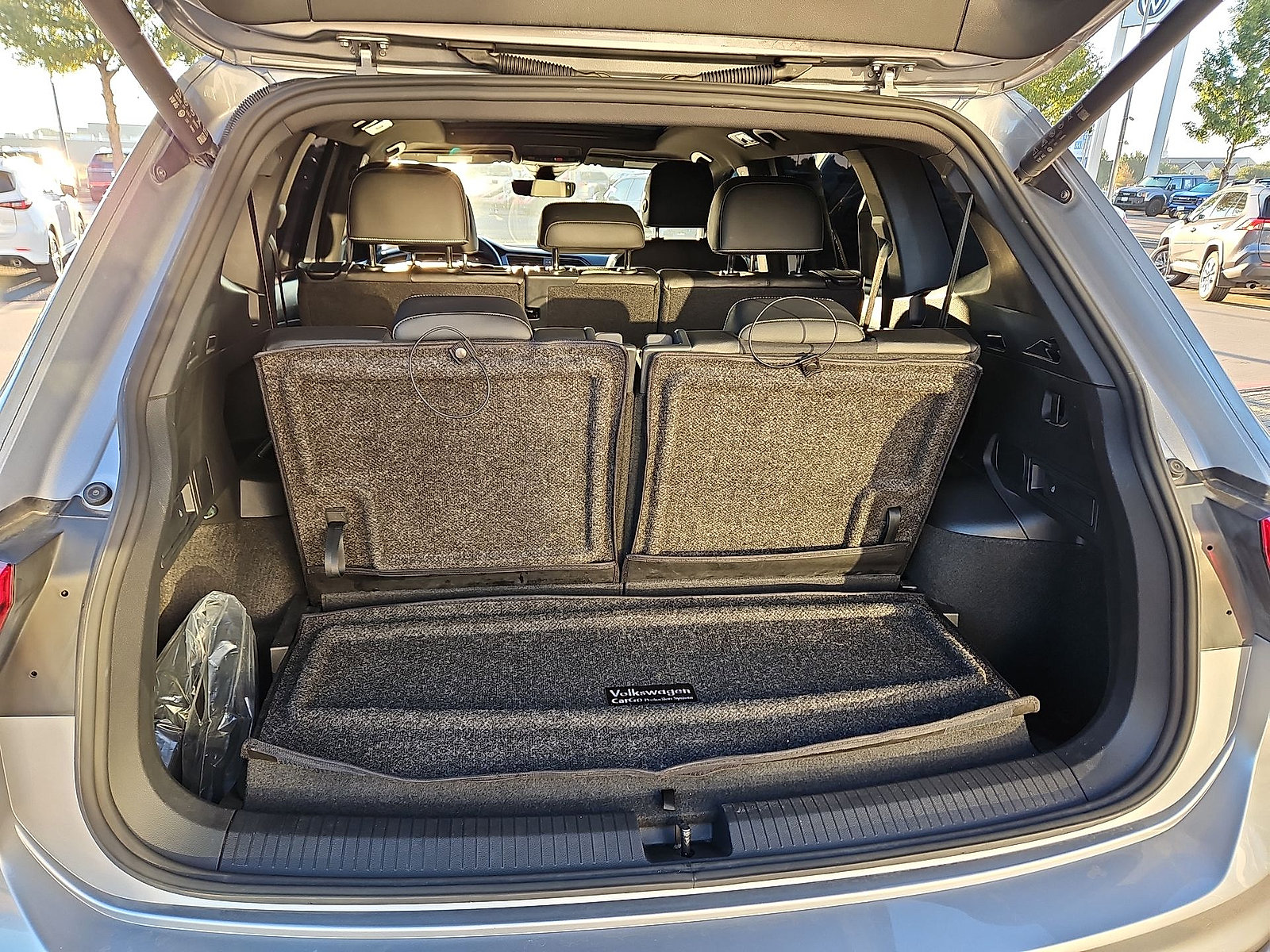 Certified 2024 Volkswagen Tiguan SE R-Line FWD image 12