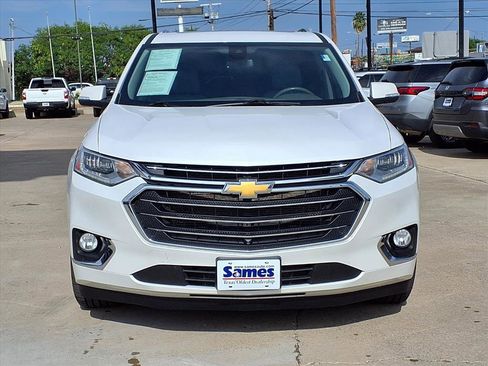 Used 2021 Chevrolet Traverse Premier image 2