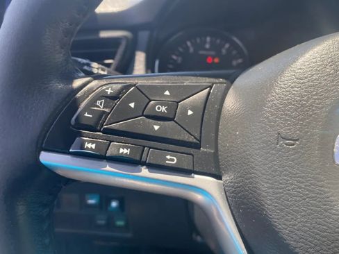 Used 2018 Nissan Rogue SV FWD image 20