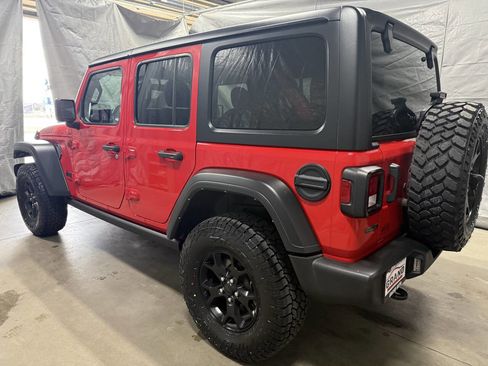 Used 2022 Jeep Wrangler Unlimited Willys image 4