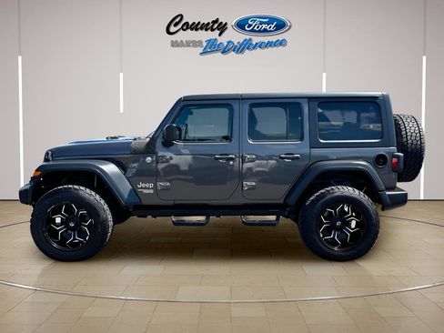 Used 2018 Jeep Wrangler Unlimited Sport S AWD/4WD image 3