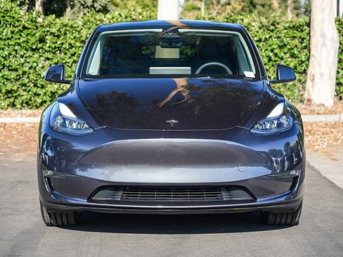 Used 2024 Tesla Model Y Long Range AWD/4WD image 4