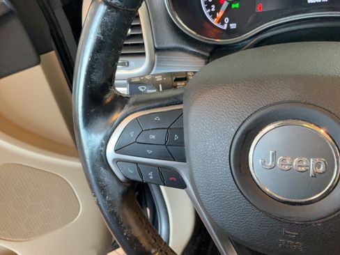 Used 2021 Jeep Grand Cherokee Limited RWD image 16