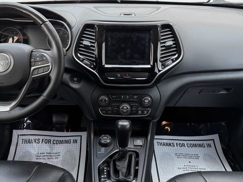 Used 2019 Jeep Cherokee Overland AWD/4WD image 17