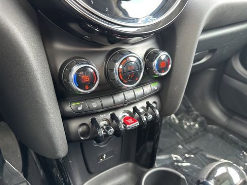 Used 2023 MINI Cooper 2-Door Hardtop image 18