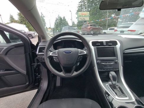 Used 2015 Ford Fusion SE FWD image 13