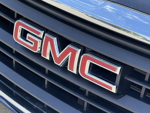 Used 2023 GMC Terrain SLE w/ Driver Convenience Package FWD image 24