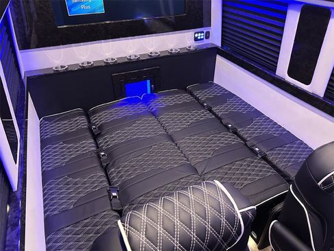 Used 2023 Mercedes-Benz Sprinter 3500 image 4