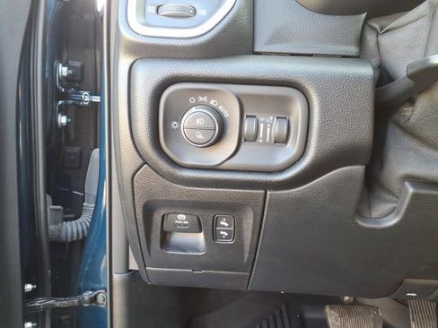 Used 2022 RAM 1500 Laramie AWD/4WD image 16