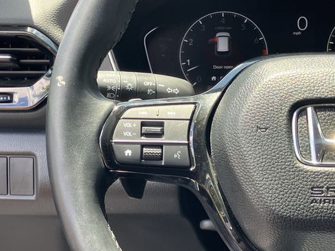 Used 2025 Honda Pilot Touring image 21