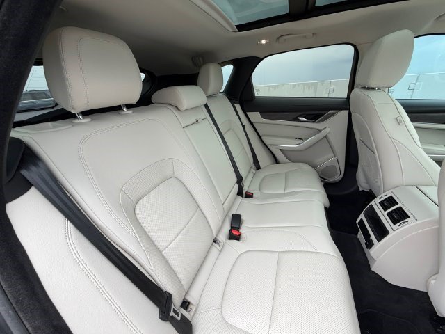 Used 2023 Jaguar F-PACE S AWD/4WD image 17