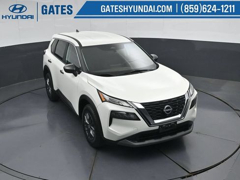 Used 2023 Nissan Rogue S FWD image 45