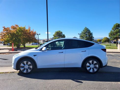 Used 2021 Tesla Model Y Long Range image 8