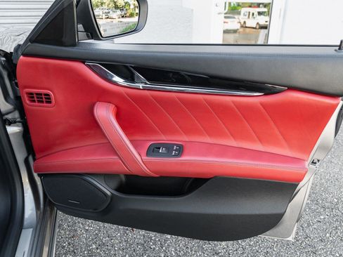 Used 2022 Maserati Quattroporte GT image 46