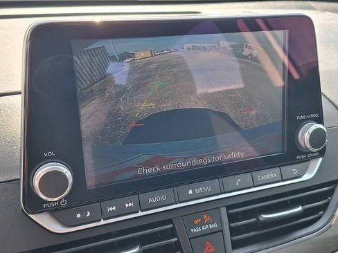 Used 2025 Nissan Altima 2.5 SV FWD image 25