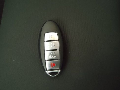 Used 2021 Nissan Versa SV FWD image 32