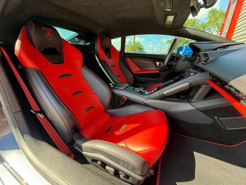 Used 2021 Lamborghini Huracan EVO image 37