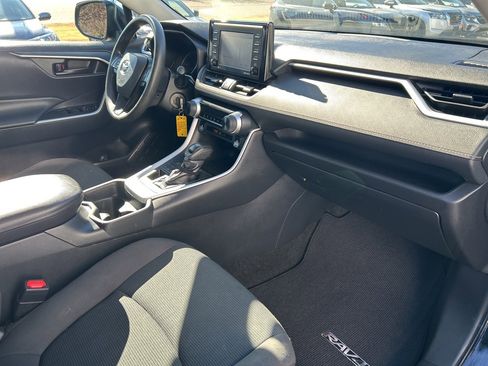 Used 2021 Toyota RAV4 LE image 39