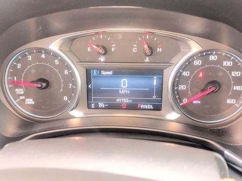 Used 2024 Chevrolet Equinox LS w/ LS Convenience Package FWD image 2