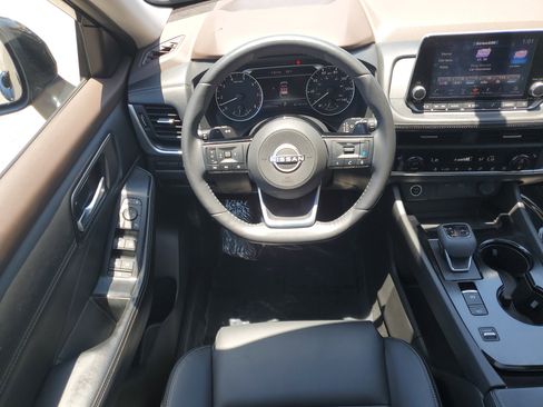 Used 2023 Nissan Rogue SV w/ SV Premium B Package image 17