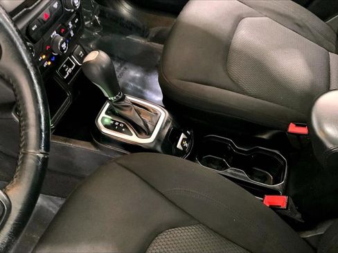 Used 2020 Jeep Renegade Altitude FWD image 17