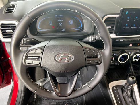Used 2023 Hyundai Venue Limited FWD image 11