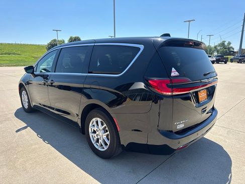 Used 2025 Chrysler Pacifica Select FWD image 26