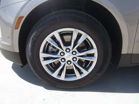 Used 2023 Cadillac XT5 Premium Luxury w/ Technology Package FWD image 4