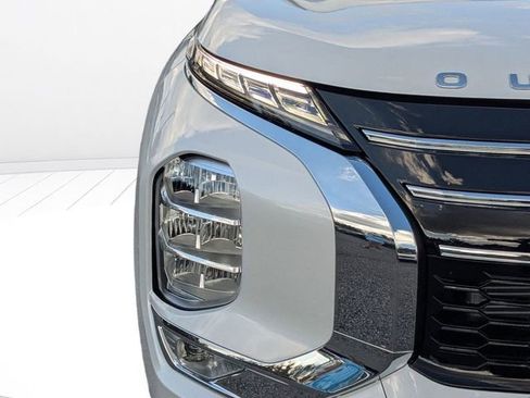 New 2026 Mitsubishi Outlander SE FWD image 9
