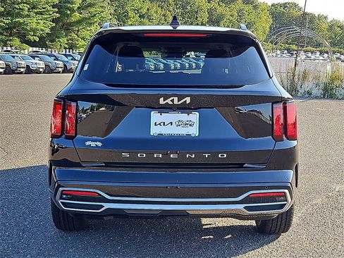 Certified 2022 Kia Sorento S w/ Panoramic Sunroof Package image 6